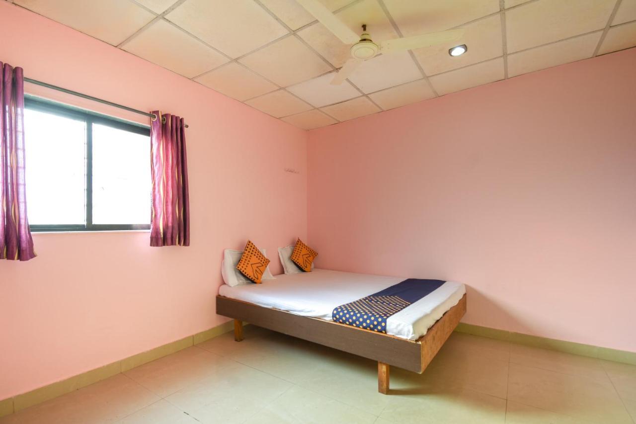 Spot On 65135 Hotel Suvarna Samrat Lodge Khamshet Exterior photo