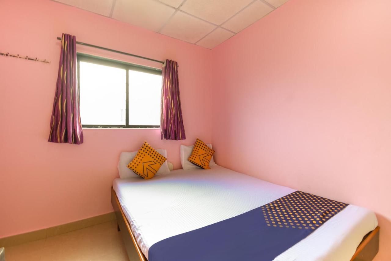 Spot On 65135 Hotel Suvarna Samrat Lodge Khamshet Exterior photo
